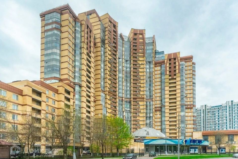 Продаётся 3-комнатная квартира, 175.3 м²