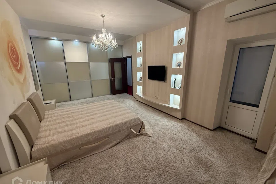 Продаётся 4-комнатная квартира, 153 м²