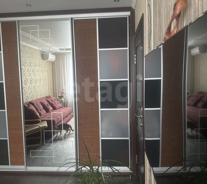 Продаётся 4-комнатная квартира, 82 м²