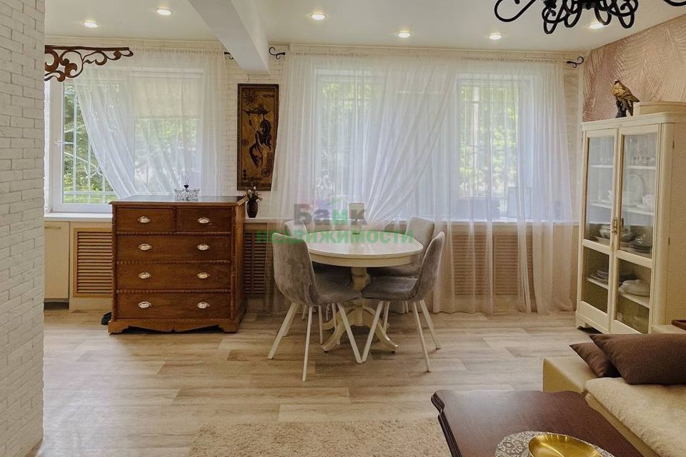 Продаётся 4-комнатная квартира, 68.5 м²