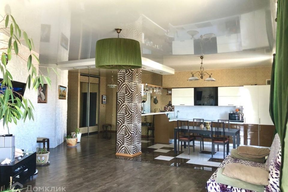 Сдаётся 3-комнатная квартира, 140 м²