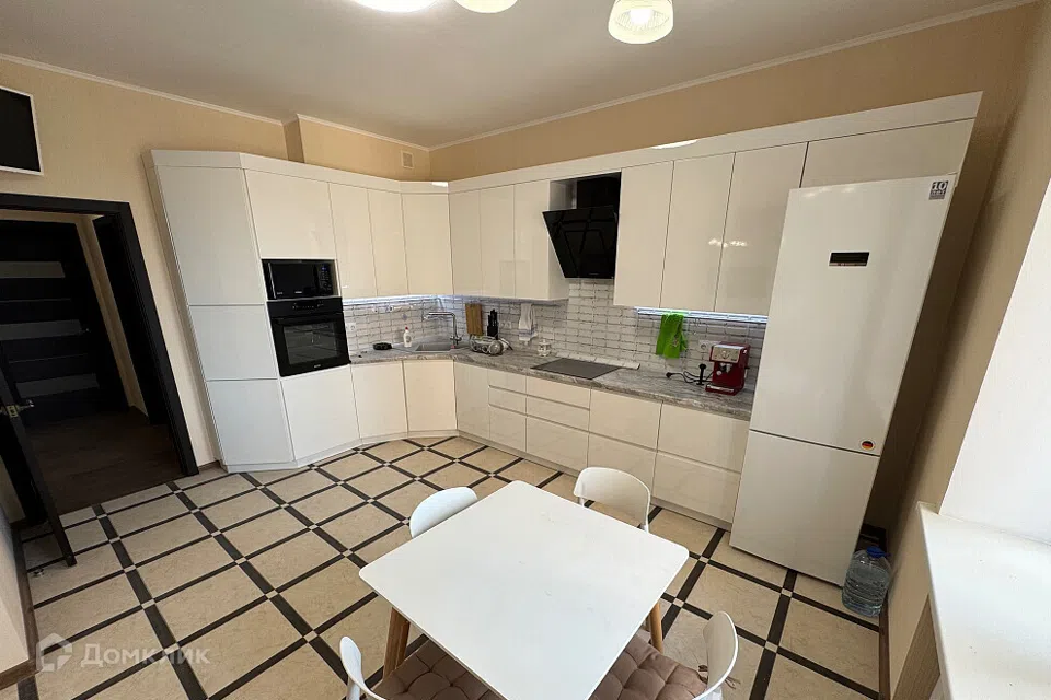 Продаётся 3-комнатная квартира, 156 м²