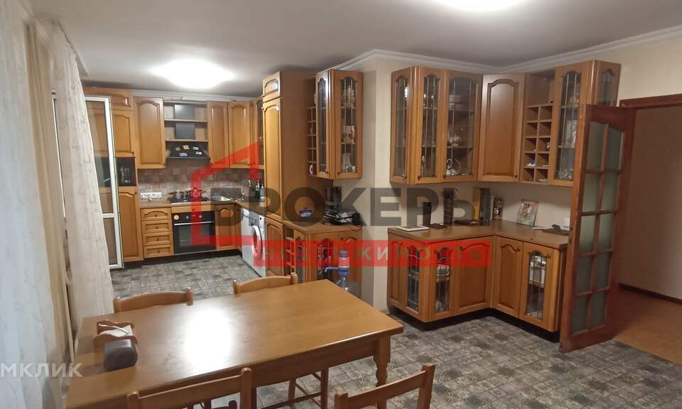 Продаётся 4-комнатная квартира, 139 м²