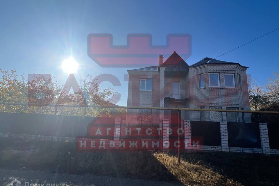 Продаётся 2-этажный дом, 270 м²