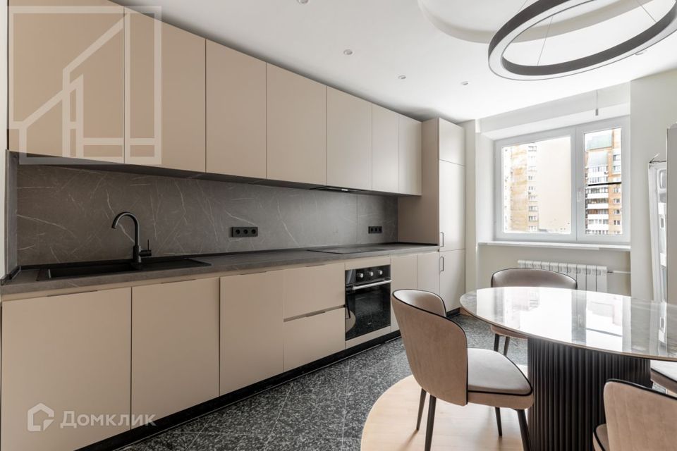 Сдаётся 3-комнатная квартира, 155 м²