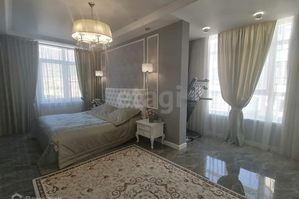 Продаётся 3-комнатная квартира, 107 м²