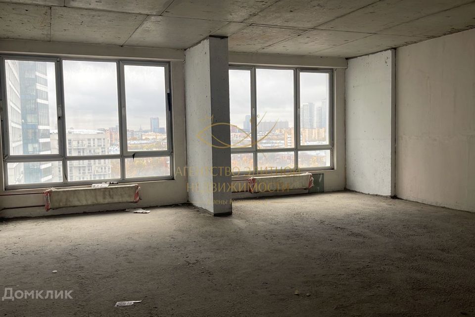 Продаётся 3-комнатная квартира, 127 м²