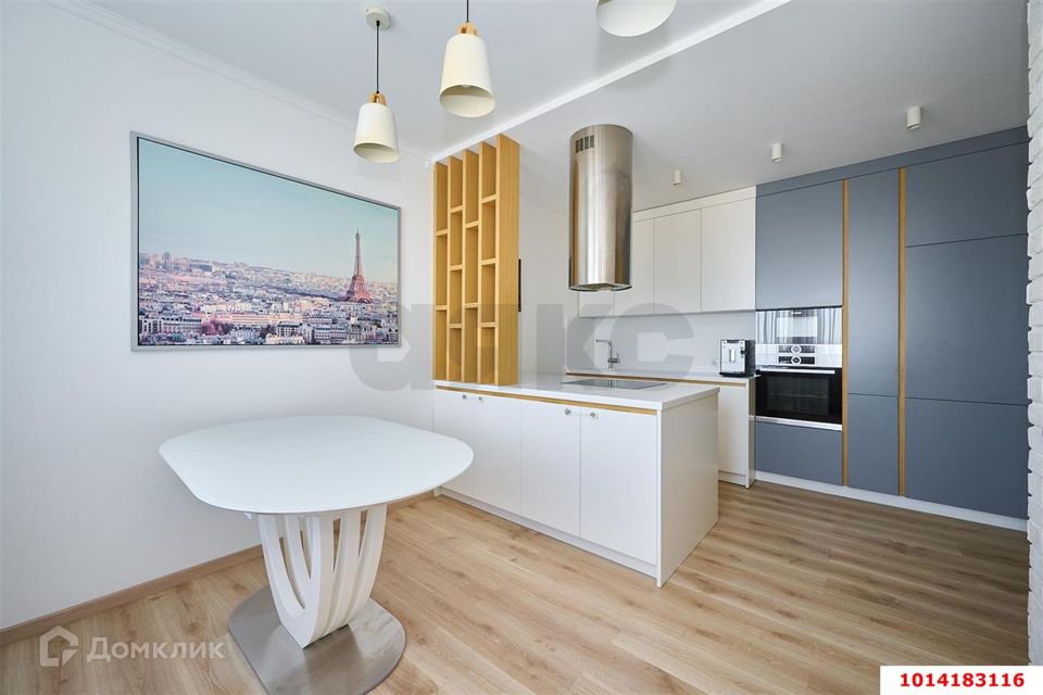 Продаётся 3-комнатная квартира, 100 м²