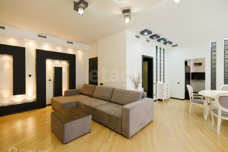 Продаётся 3-комнатная квартира, 120 м²