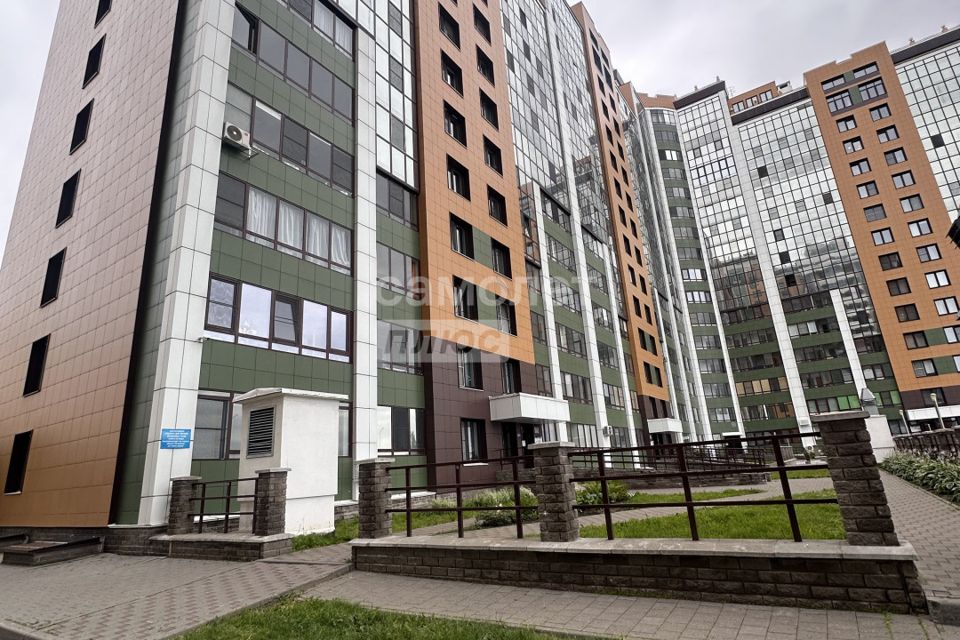 Продаётся 3-комнатная квартира, 106 м²