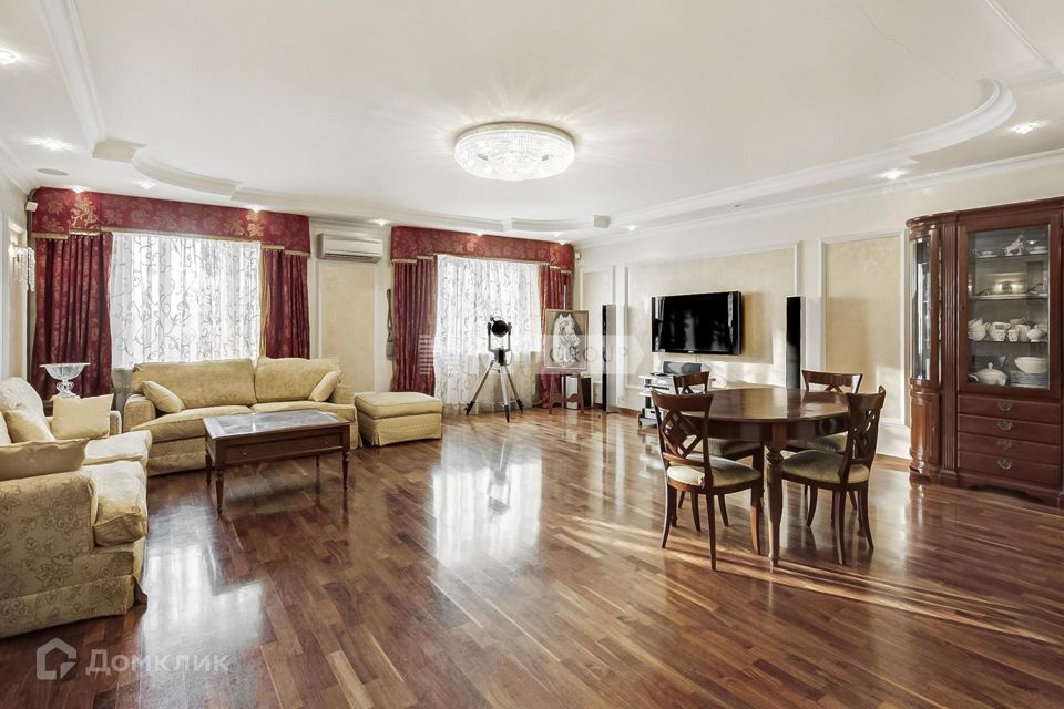 Продаётся 5-комнатная квартира, 326 м²