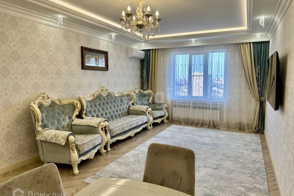 Продаётся 4-комнатная квартира, 145 м²