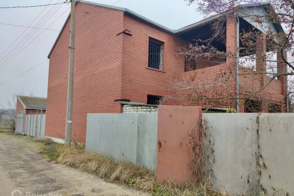 Продаётся 2-этажный дом, 200 м²