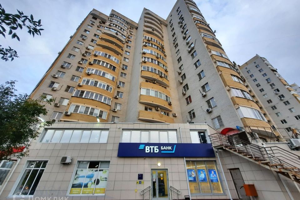 Продаётся 1-комнатная квартира, 64 м²