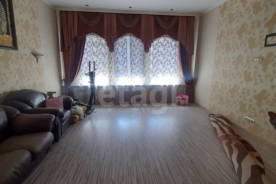 Продаётся 4-комнатная квартира, 132.4 м²