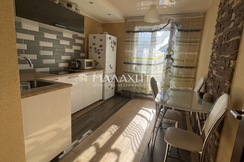 Сдаётся 1-комнатная квартира, 42 м²