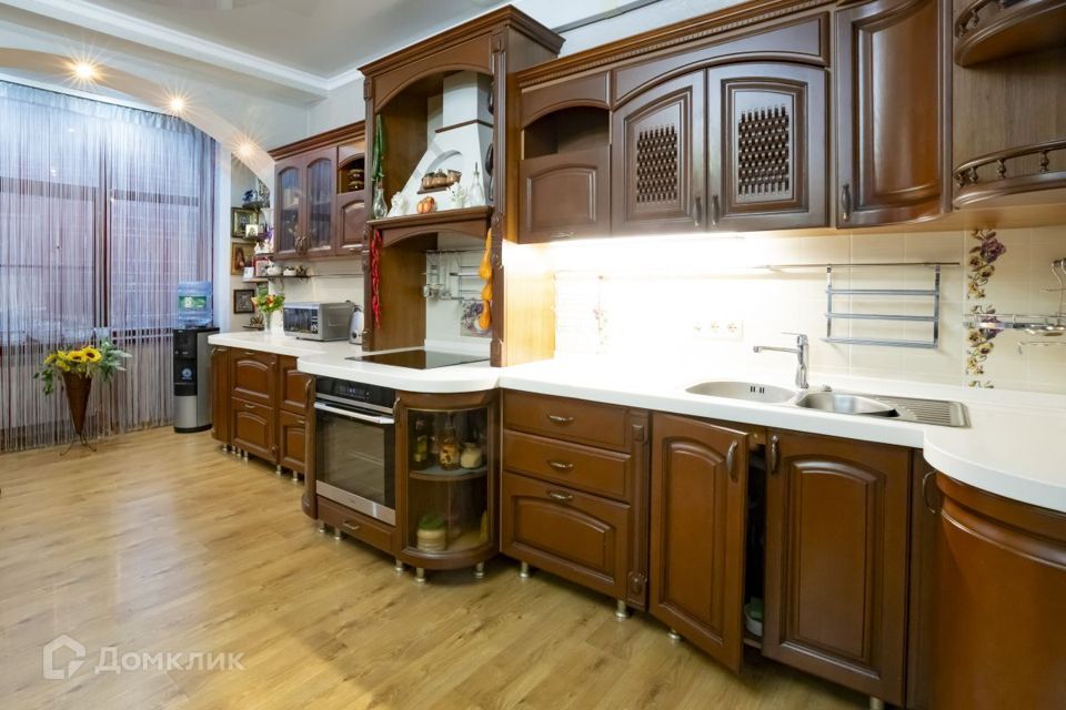 Продаётся 3-комнатная квартира, 160 м²