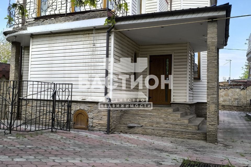 Продаётся 3-этажный дом, 260 м²