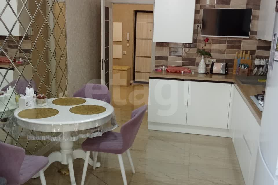 Продаётся 2-комнатная квартира, 74.6 м²