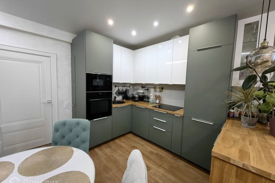 Продаётся 2-комнатная квартира, 72.2 м²