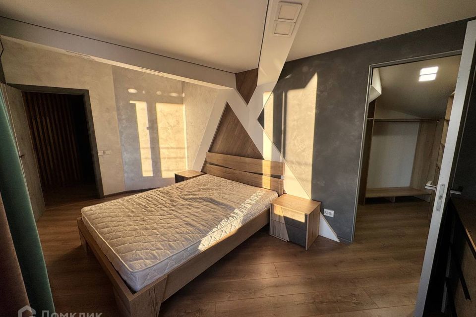 Продаётся 4-комнатная квартира, 123.8 м²