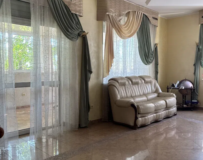 Продаётся 3-этажный дом, 448 м²