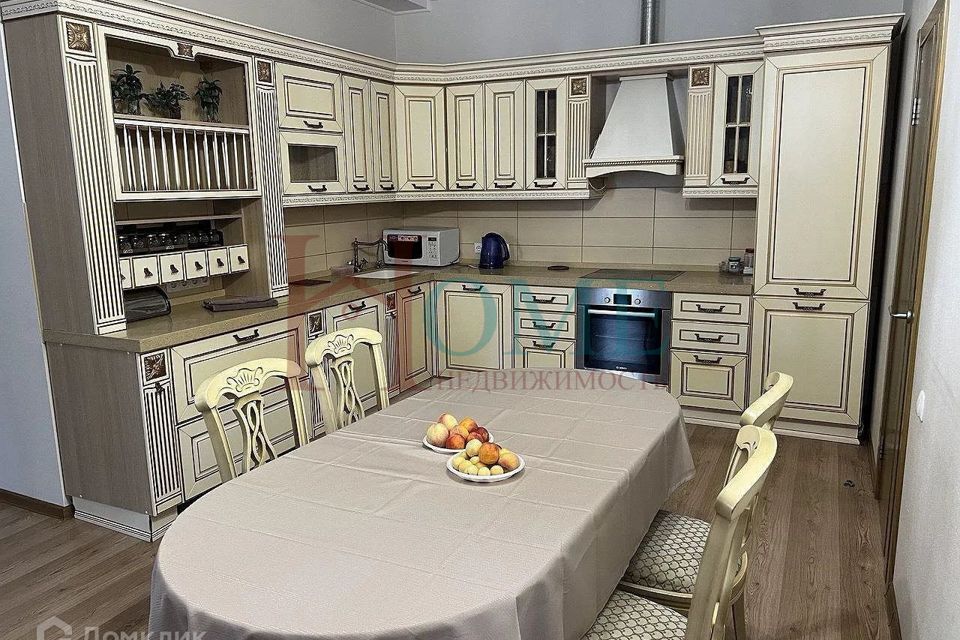 Сдаётся 4-комнатная квартира, 120 м²