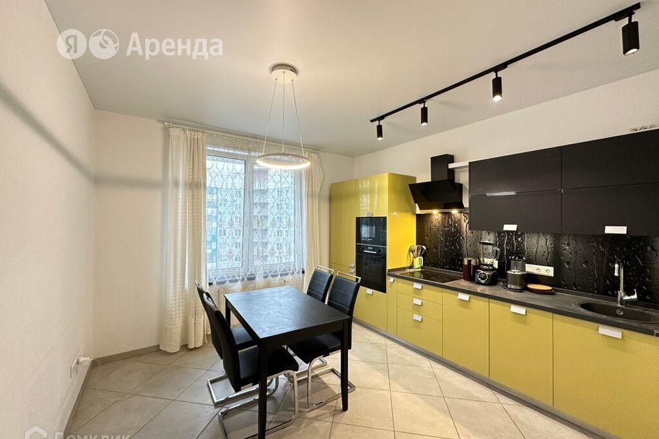 Сдаётся 2-комнатная квартира, 75 м²