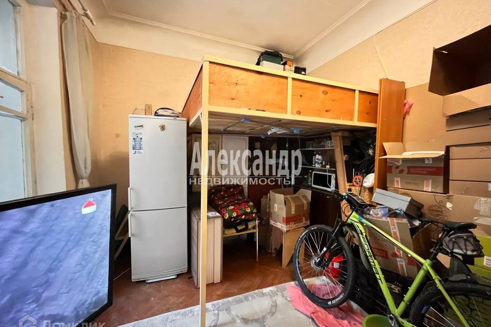 Продаётся комната в 5-комн. квартире, 171.6 м²