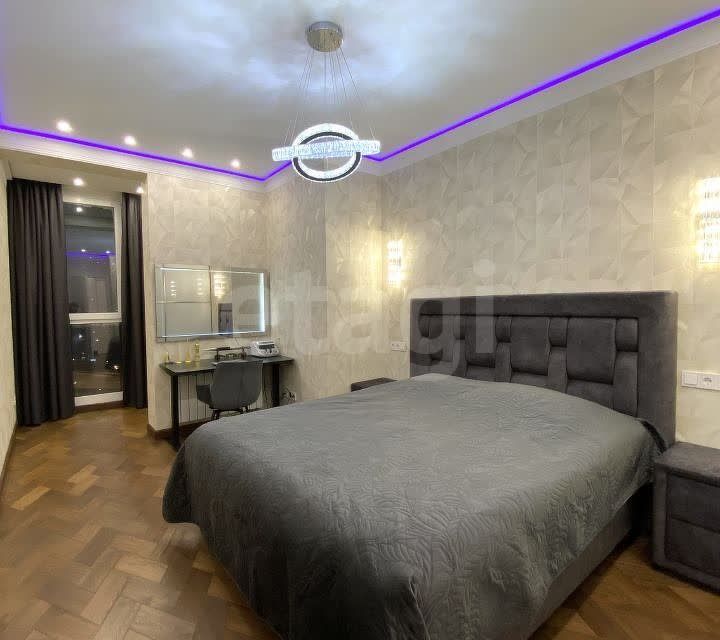 Продаётся 4-комнатная квартира, 168 м²