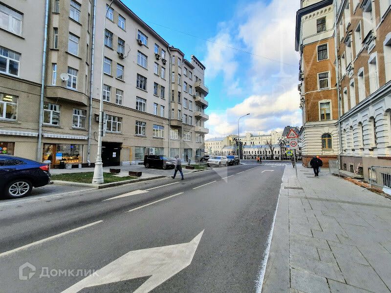 Продаётся 6-комнатная квартира, 301 м²