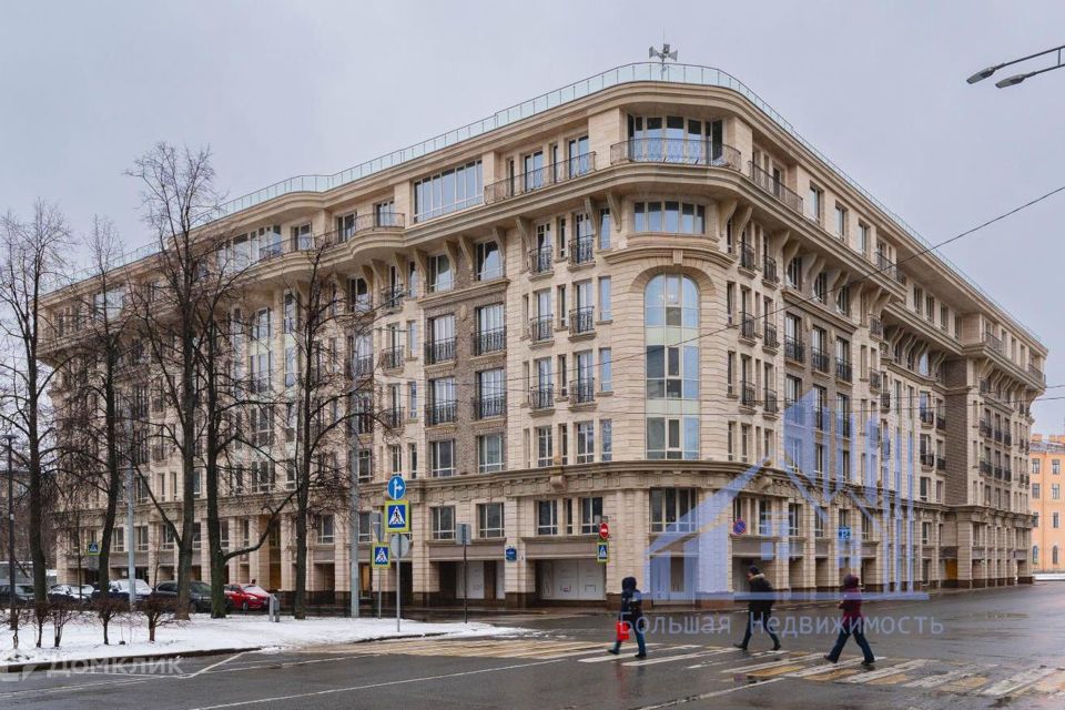 Продаётся 4-комнатная квартира, 127.9 м²