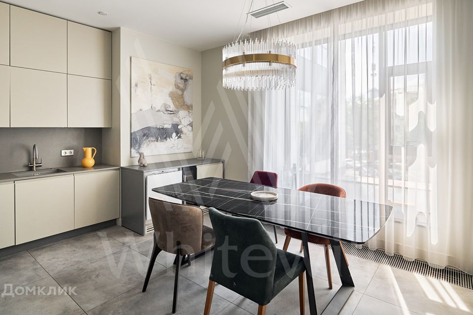 Продаётся 4-комнатная квартира, 165 м²