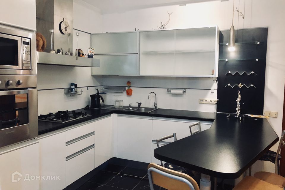 Сдаётся 3-комнатная квартира, 93.5 м²