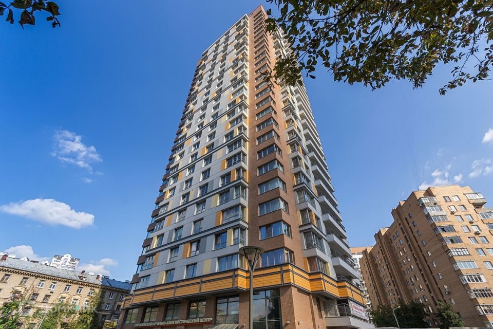 Продаётся 5-комнатная квартира, 228 м²