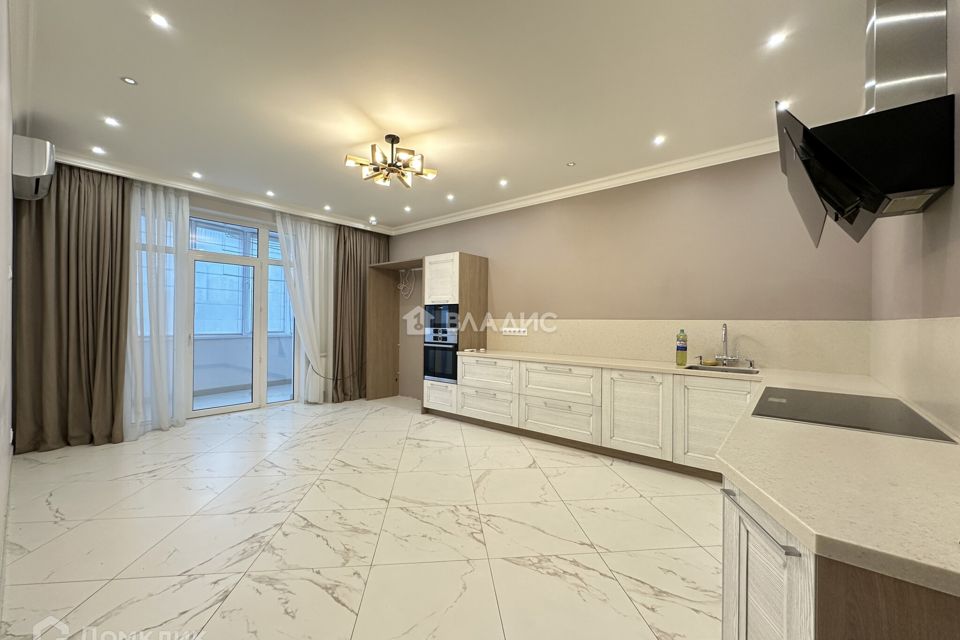 Продаётся 4-комнатная квартира, 165 м²