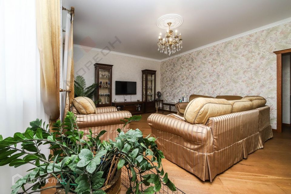 Продаётся 3-комнатная квартира, 111.3 м²
