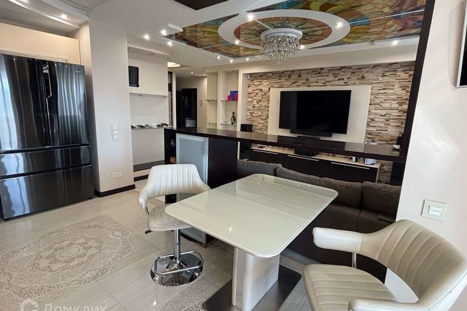 Продаётся 3-комнатная квартира, 118 м²