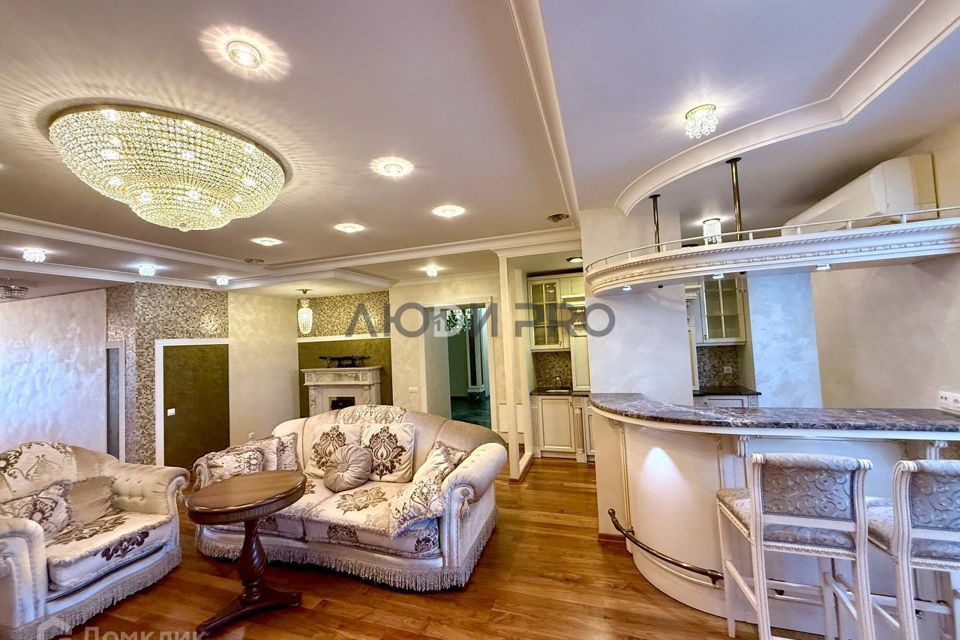 Продаётся 5-комнатная квартира, 180 м²