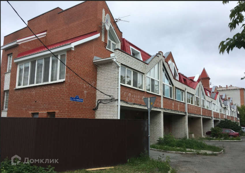 Продаётся 4-комнатная квартира, 210 м²