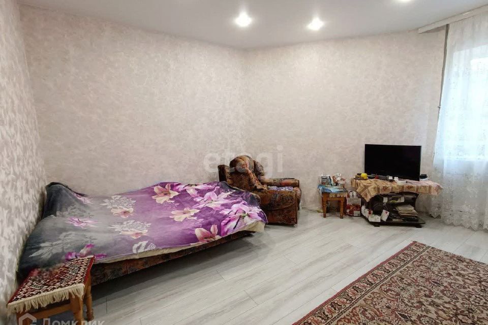 Продаётся 1-комнатная квартира, 42 м²