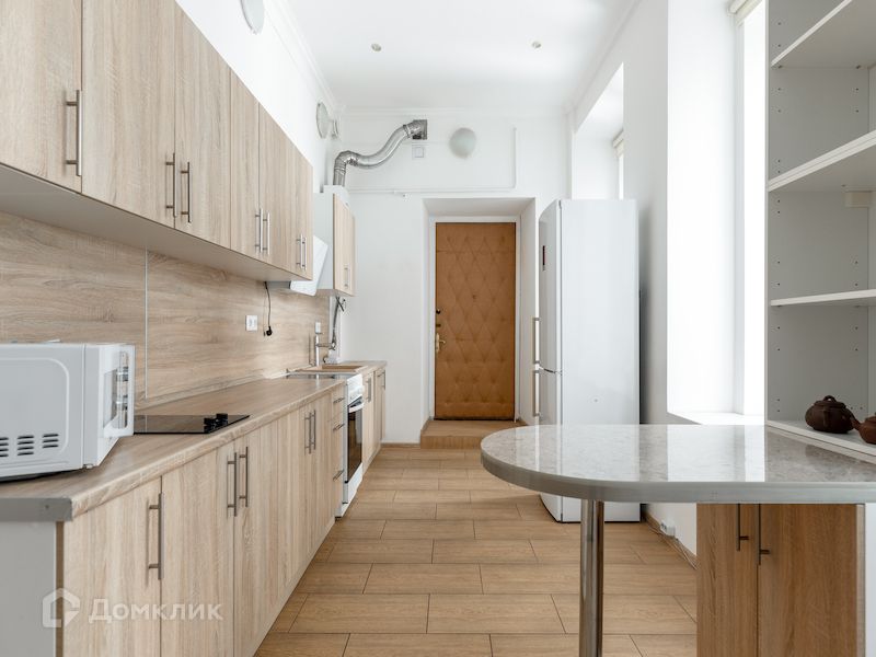 Сдаётся 6-комнатная квартира, 220 м²