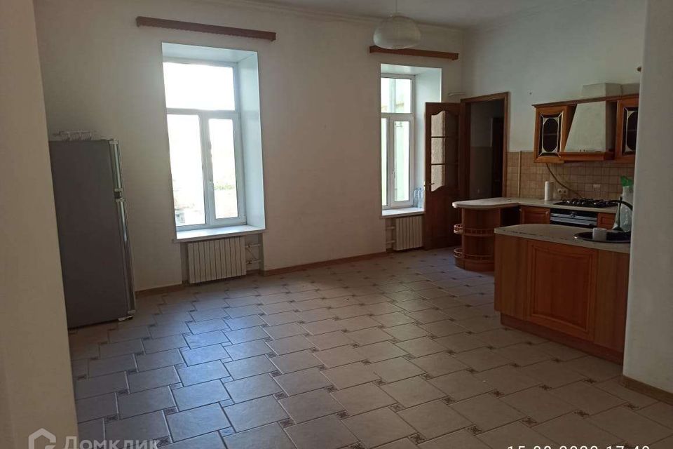 Продаётся 5-комнатная квартира, 220 м²