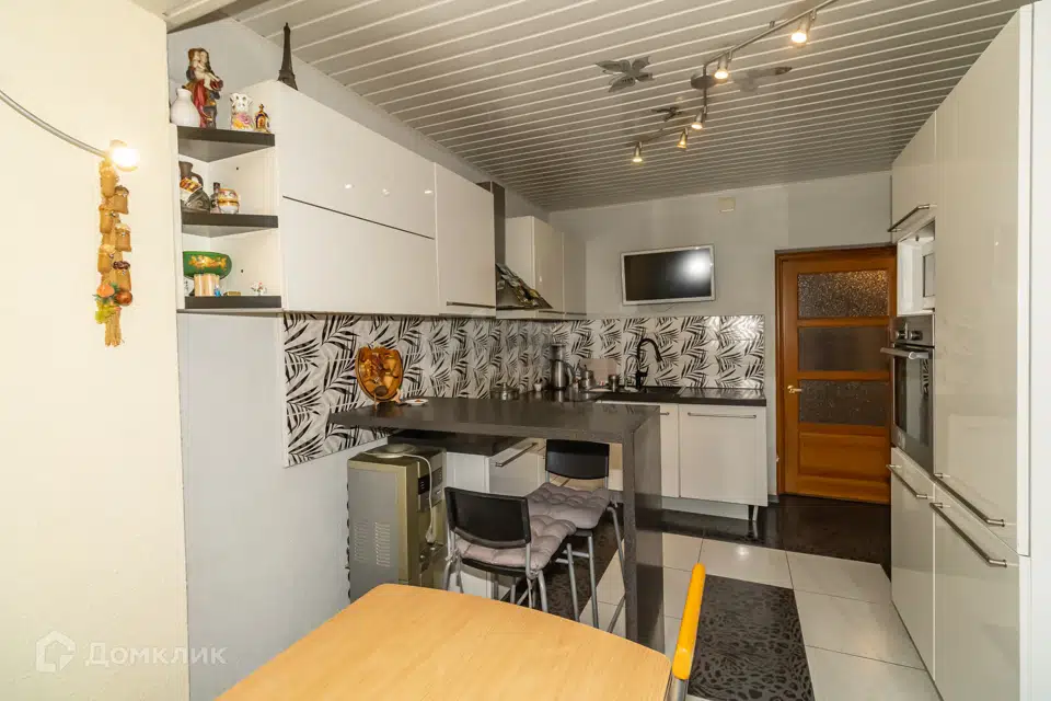 Продаётся 4-комнатная квартира, 149.1 м²