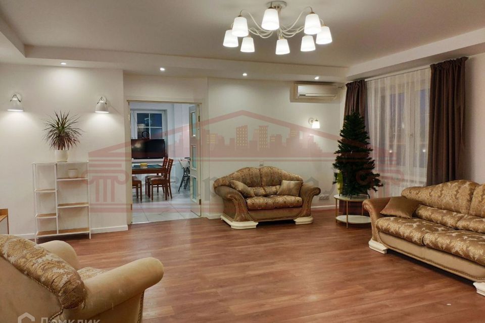 Сдаётся 4-комнатная квартира, 130 м²