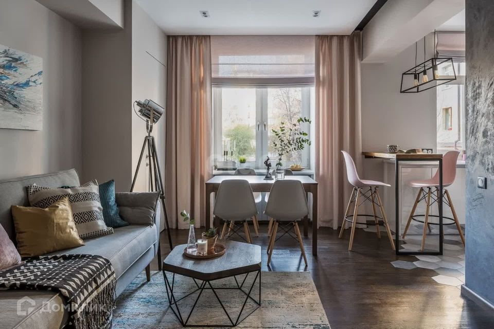 Продаётся 1-комнатная квартира, 42 м²
