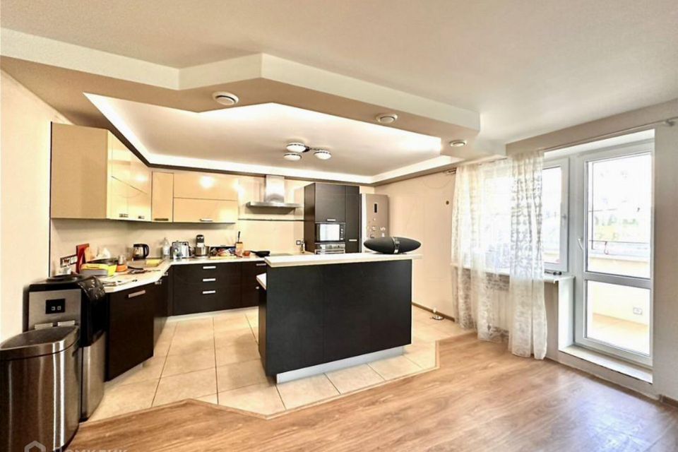 Продаётся 5-комнатная квартира, 169 м²