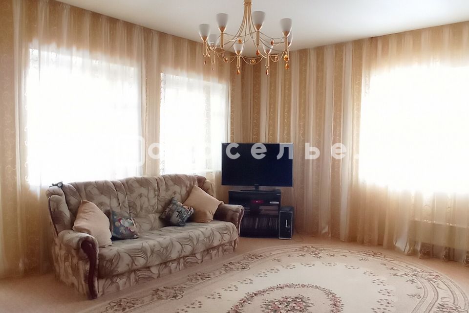 Продаётся 4-комнатная квартира, 121 м²