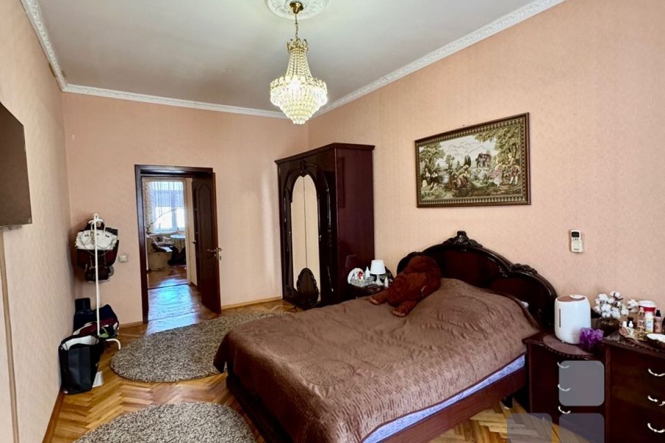 Продаётся 3-комнатная квартира, 104.7 м²