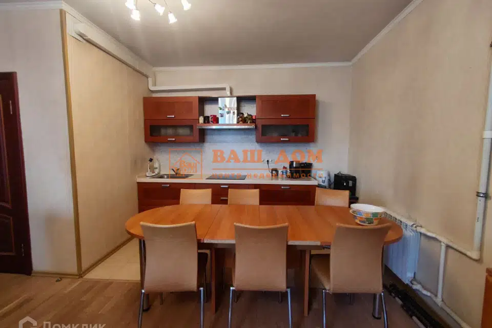 Продаётся 4-комнатная квартира, 120 м²